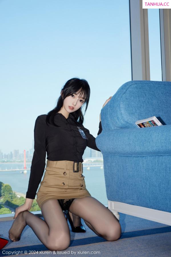 玥儿玥  [XiuRen]高清写真图 2024.10.18 No.9309 玥儿玥er 短裙黑丝第13张图片
